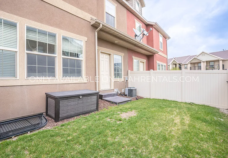 198 E Segovia Ln — Photo 24