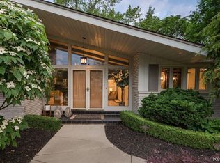 32293 Robinhood Dr, Beverly Hills, MI