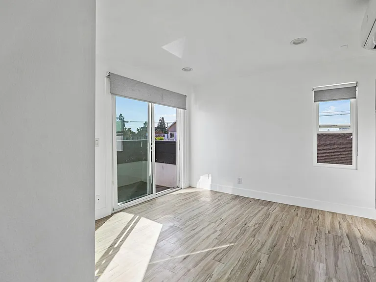 850 N Van Ness Ave #2 — Photo 12