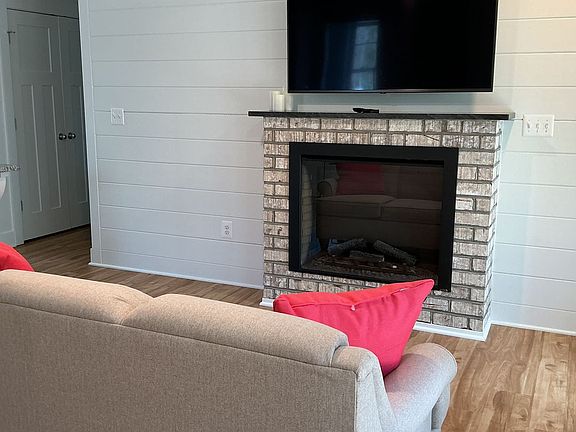 4th image of 120 Lake Shore Dr