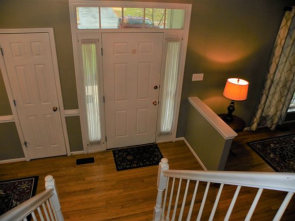 4th image of 205 Hope Ct E