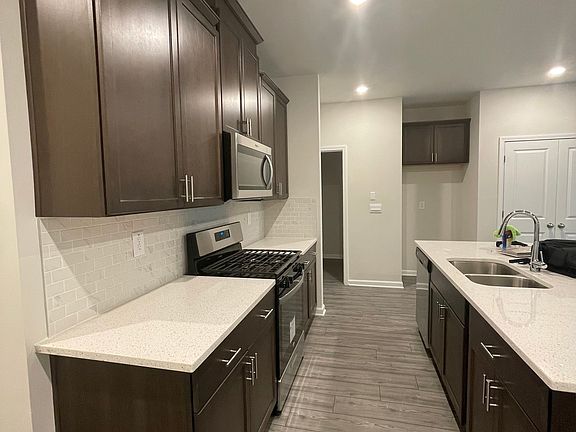 3rd image of 1412 Villageside Ct
