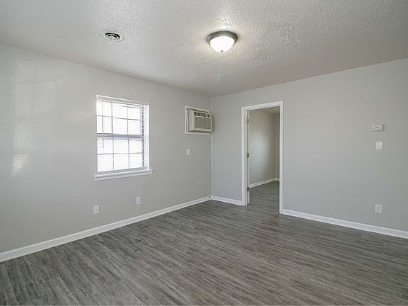 3rd image of 404-15 Thompsonville Ln