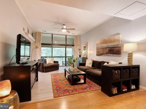 1670 Parkcrest Cir, Reston, VA 20190