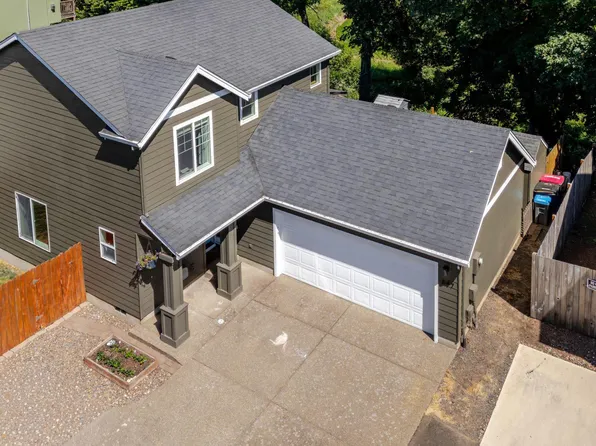 647 NE Autumn Ridge Dr, McMinnville, OR 97128