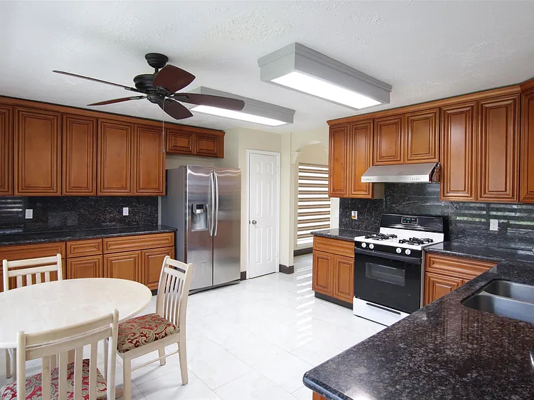 12430 Brook Meadows Ln — Photo 6