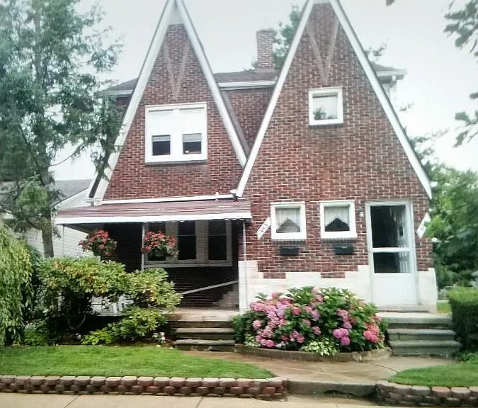 443 Elm St — Photo 1