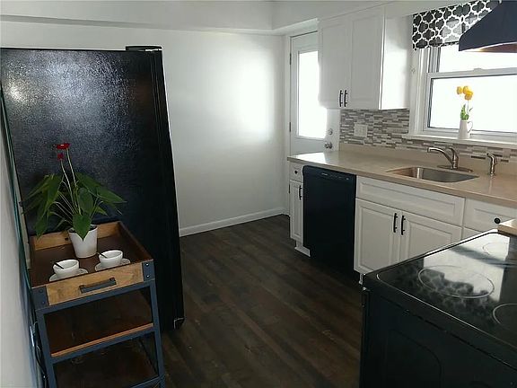 4th image of 407 Lake Ave