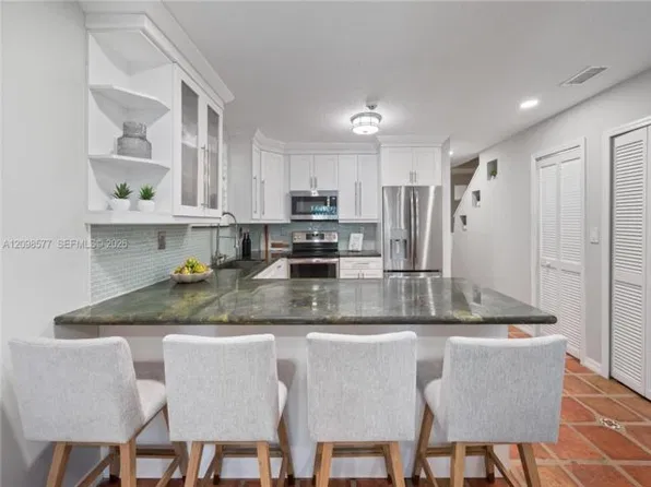 3274 Gifford Ln, Miami, FL 33133