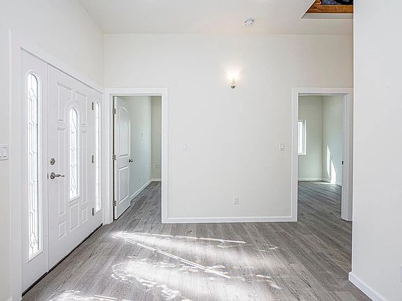 3rd image of 2757 Paloma St