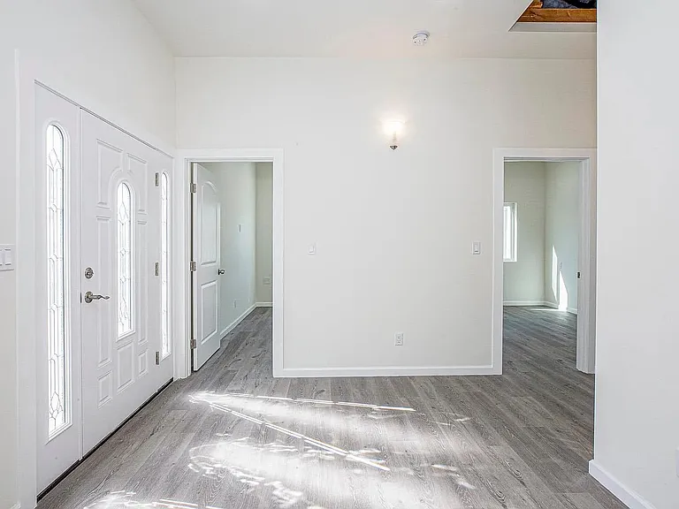 2757 Paloma St — Photo 3