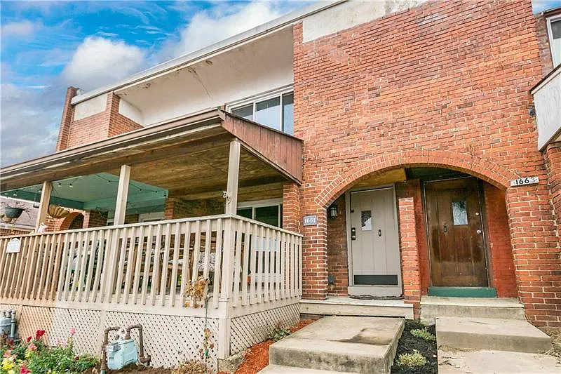 1661 Jancey St photo 1