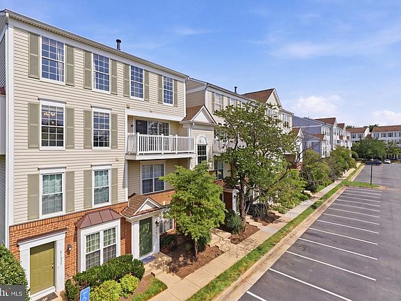 3rd image of 21833 Baldwin Sq Unit 300