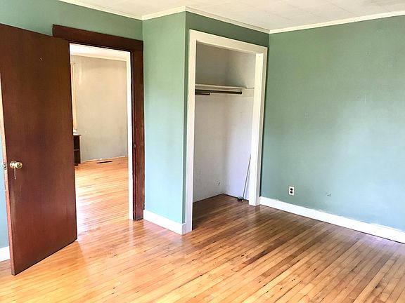 5th image of 182 Searsport Ave