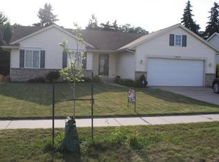 1631 Simmons Ave NE, Grand Rapids, MI 49505