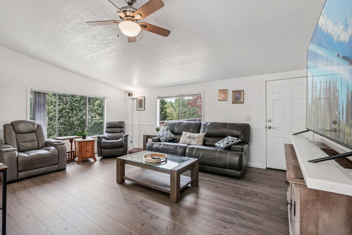 SW Baker St-S2506-013.jpg