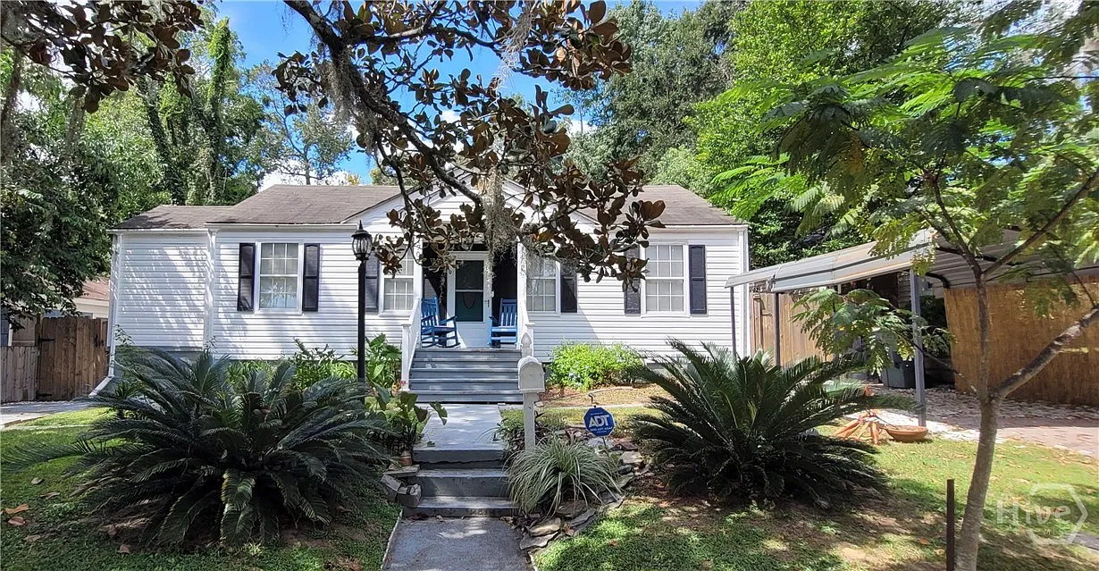 3 bed, 2.0 bath, 1137 sqft, $2,350 — Photo 1