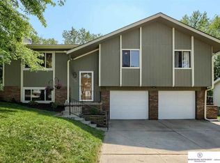 7779 Greenleaf Dr, La Vista, NE 68128