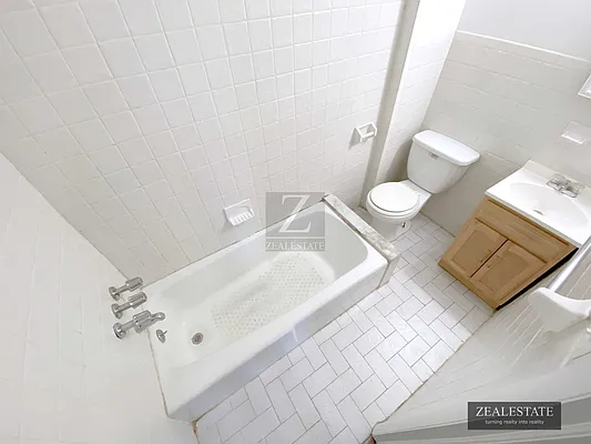 Rented by ZealEstate Group Inc | media 5