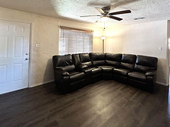 5th image of 417 S Sequoia Ave