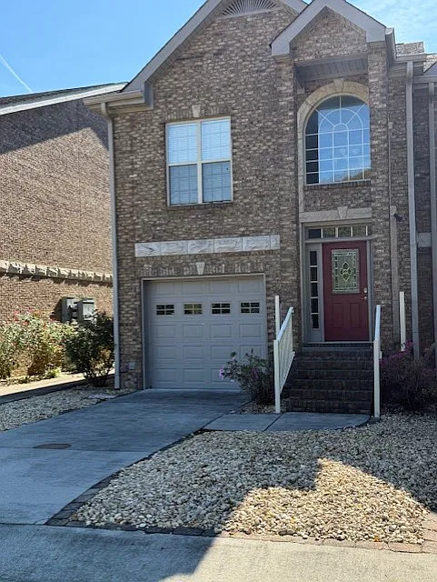 2 bed, 2300 sqft, $2,500 — Photo 2