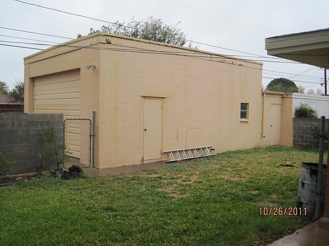 2nd image of 3000 Byron Ave