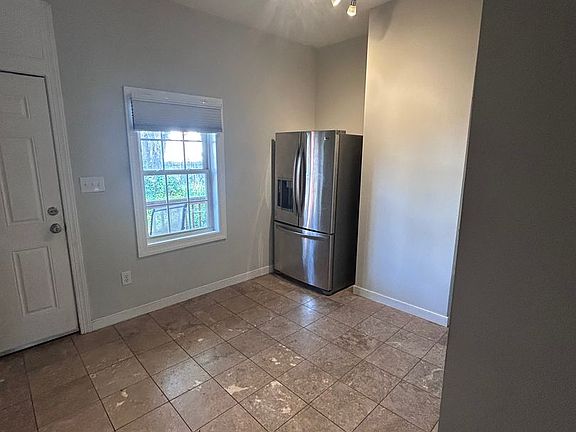 5th image of 2020 Parkwood Ave