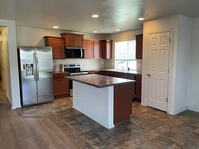 1116 N Dove Ave — Photo 3
