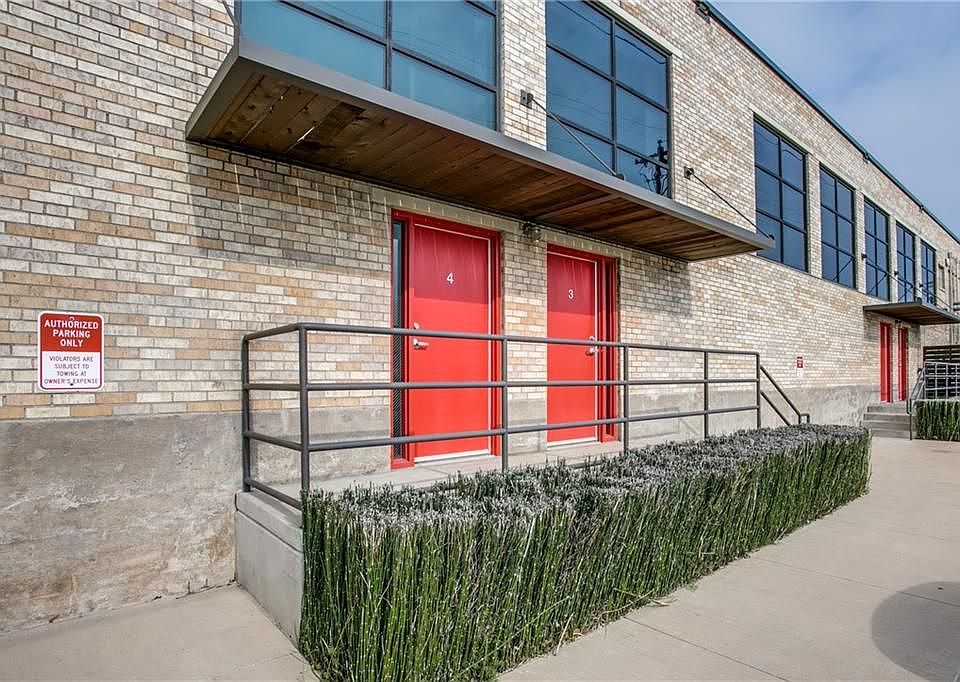 1st image of 155 Oak Lawn Ave