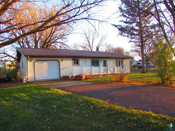 100 Broadway Ave, Valley Springs, SD 57068