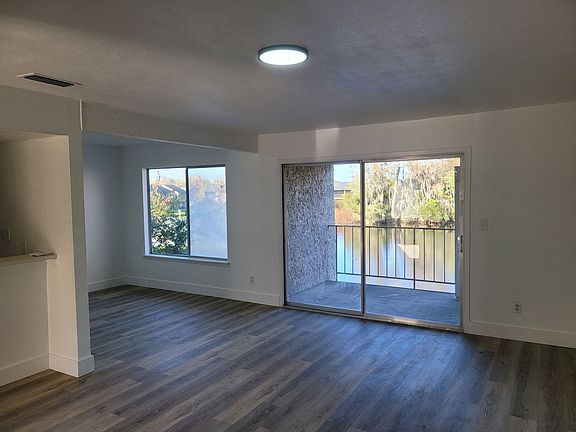 5th image of 3914 Coronation Ct