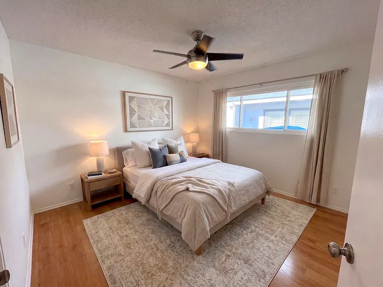 445 E Magnolia Blvd — Photo 3