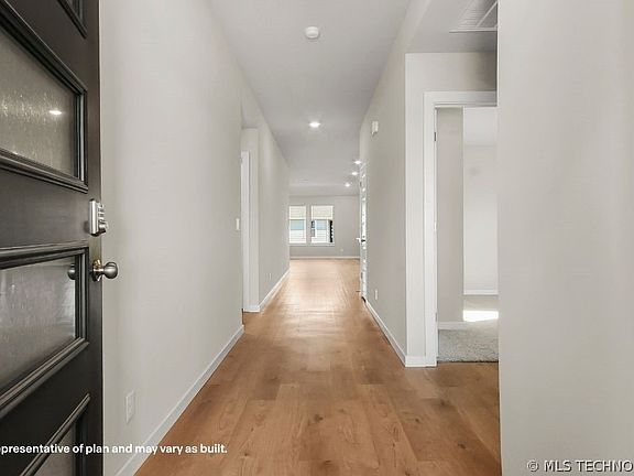 3rd image of 3609 E Lincoln St