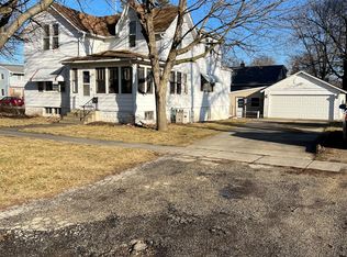 406 S Locust St, Sycamore, IL 60178