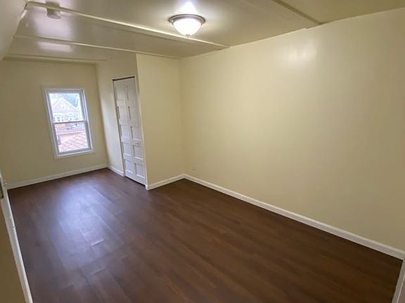 5th image of 904 W Dakota St #4