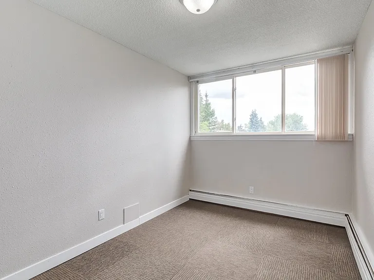 9700 Bonaventure Dr SE — Photo 36