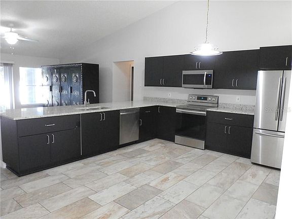 4th image of 1080 Stillwater Ave