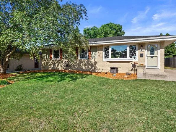 W148N8416 Albert PLACE, Menomonee Falls, WI 53051