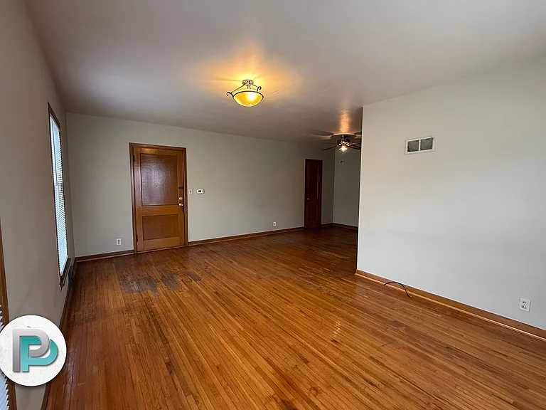 221 2nd St NE #2 — Photo 8