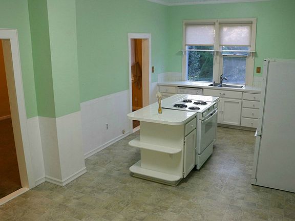 2nd image of 405 21st Avenue Ct