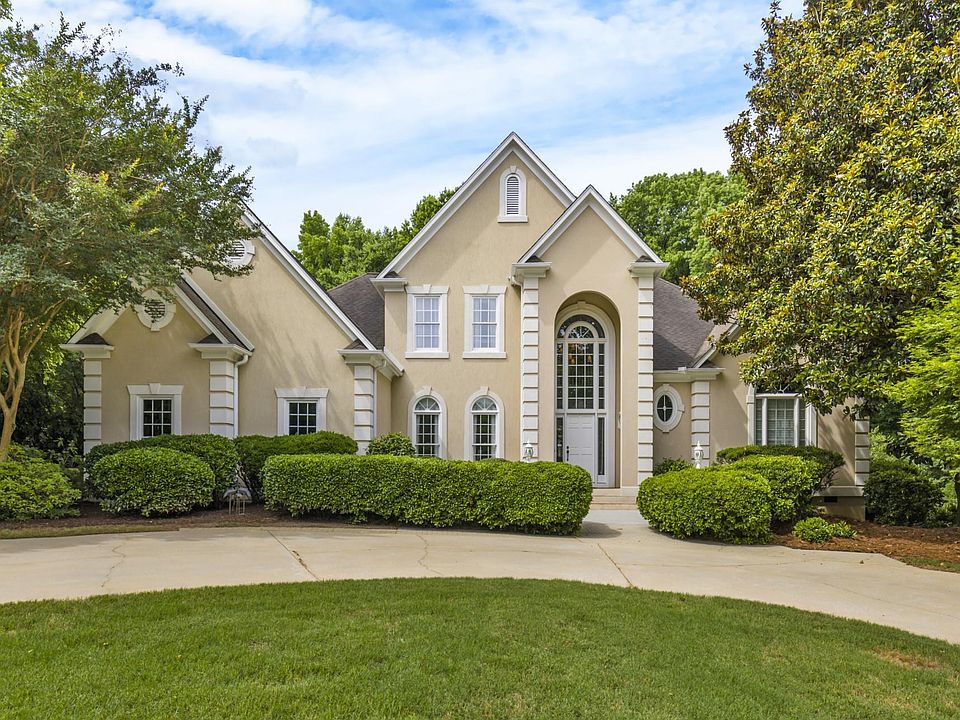 1st image of 11 Hitchcock Ln