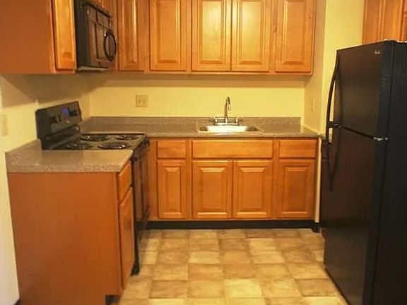 5th image of 1752 Washington St #10