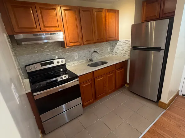 686 Beck Street image 1 of 6