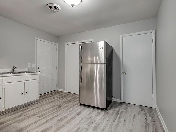 5th image of 2328 Oak Ct