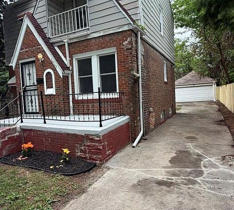 4th image of 16160 Mark Twain St