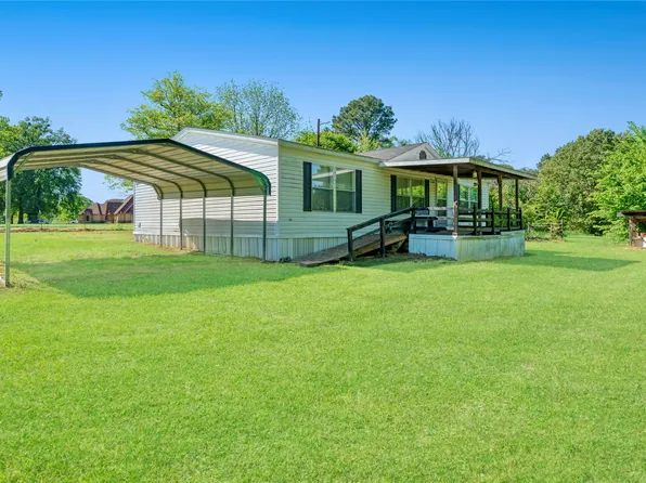 704 County Road 1416, Bogata, TX 75417