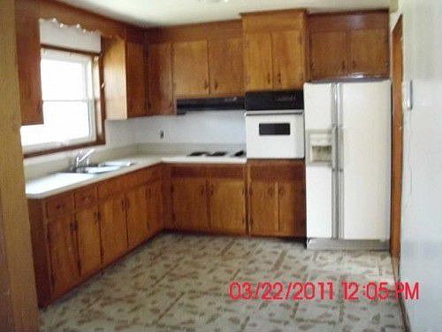 3rd image of 4918 Red Oak Ln