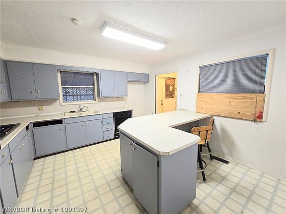 5th image of 5711 Grand Ave