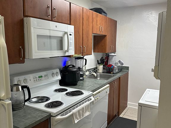 3rd image of 2030 Belle Vue Way