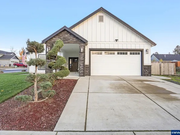 985 Hickory St, Mount Angel, OR 97362